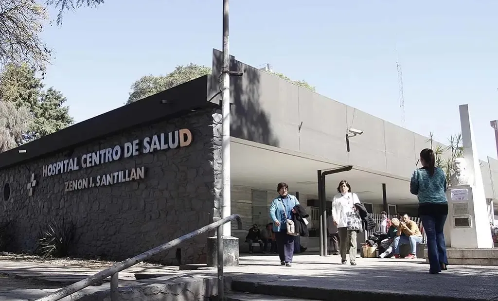 Murió tras sufrir una erección de tres horas por un coágulo que le provocó el coronavirus