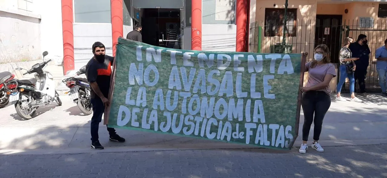 Nació un bebé con dos cabezas y tres brazos
