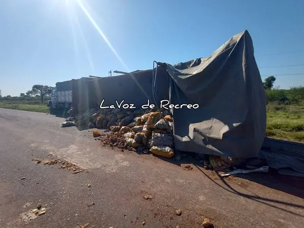 "Nadie hace nada por estos niños, los baños están sucios con materia fecal en las paredes"