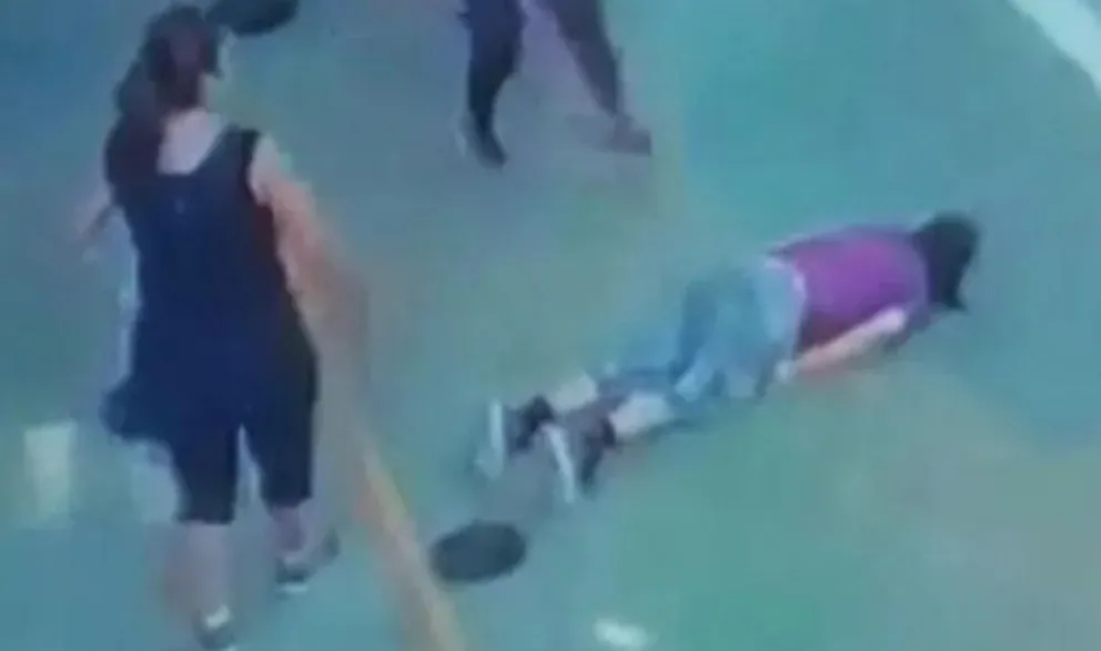 Niña de 9 años salió a buscar agua y murió ahogada: su padre rescató el cuerpo