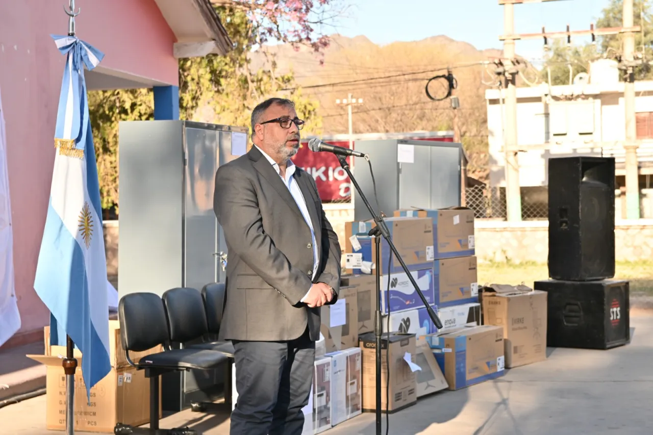 Nueva entrega de bienes en el interior provincial