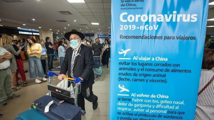 Padres aterrorizados descubren un fantasma arrastrando a su hija debajo de la cama