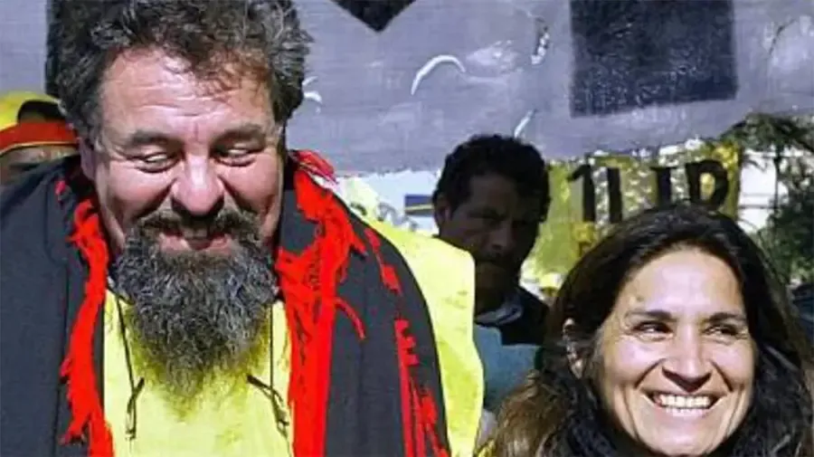 Padres de alumnos toman escuela