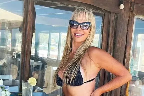 Pampita mostró la ecografía de su beba