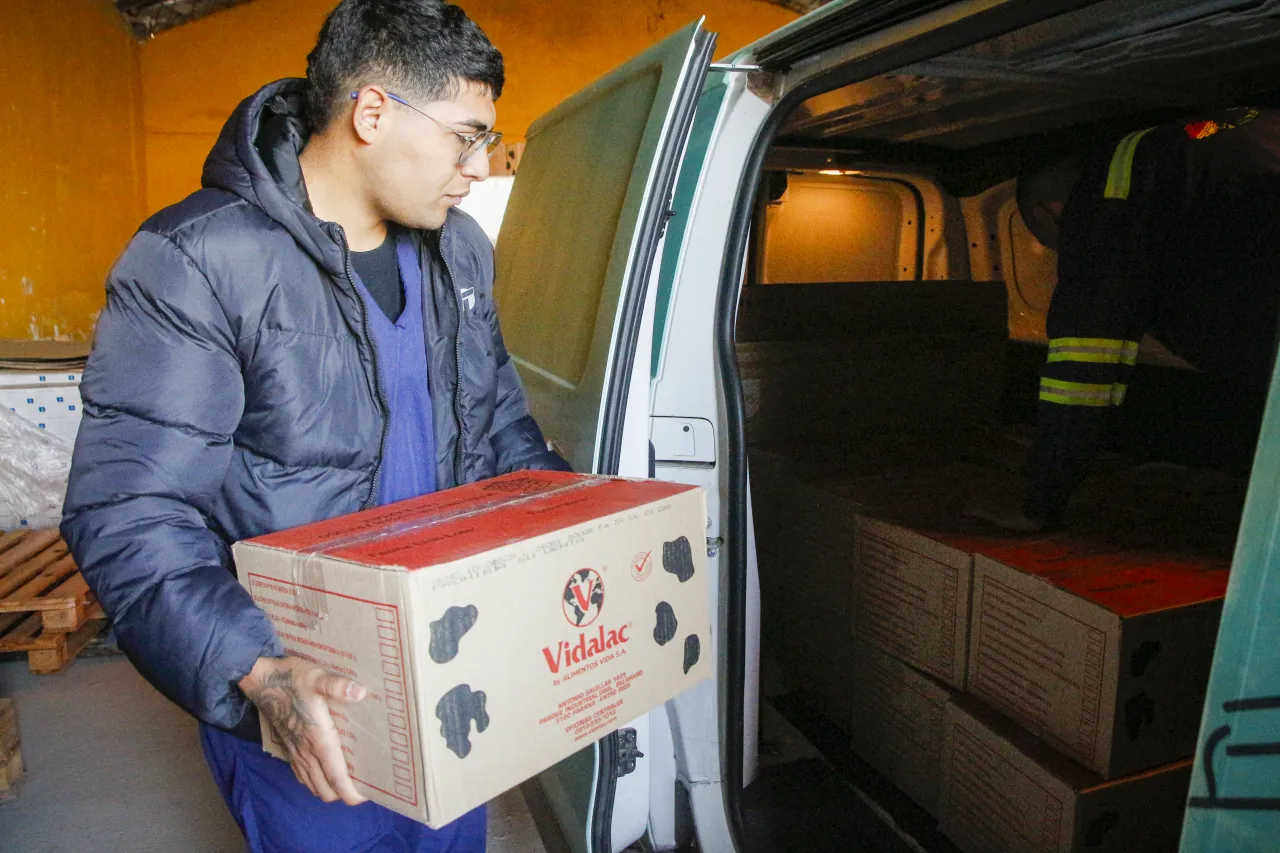 Para vengarse de su esposa se tiró desde un barranco con sus gemelas de 2 años