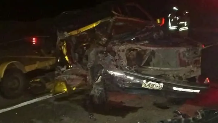 Pasó por un bache, cayó y golpeó su cabeza con el pavimento
