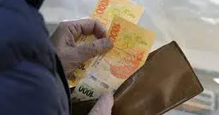 Pensión para mayores sin aportes: quiénes pueden pedirla y cobrar el 80% de una jubilación