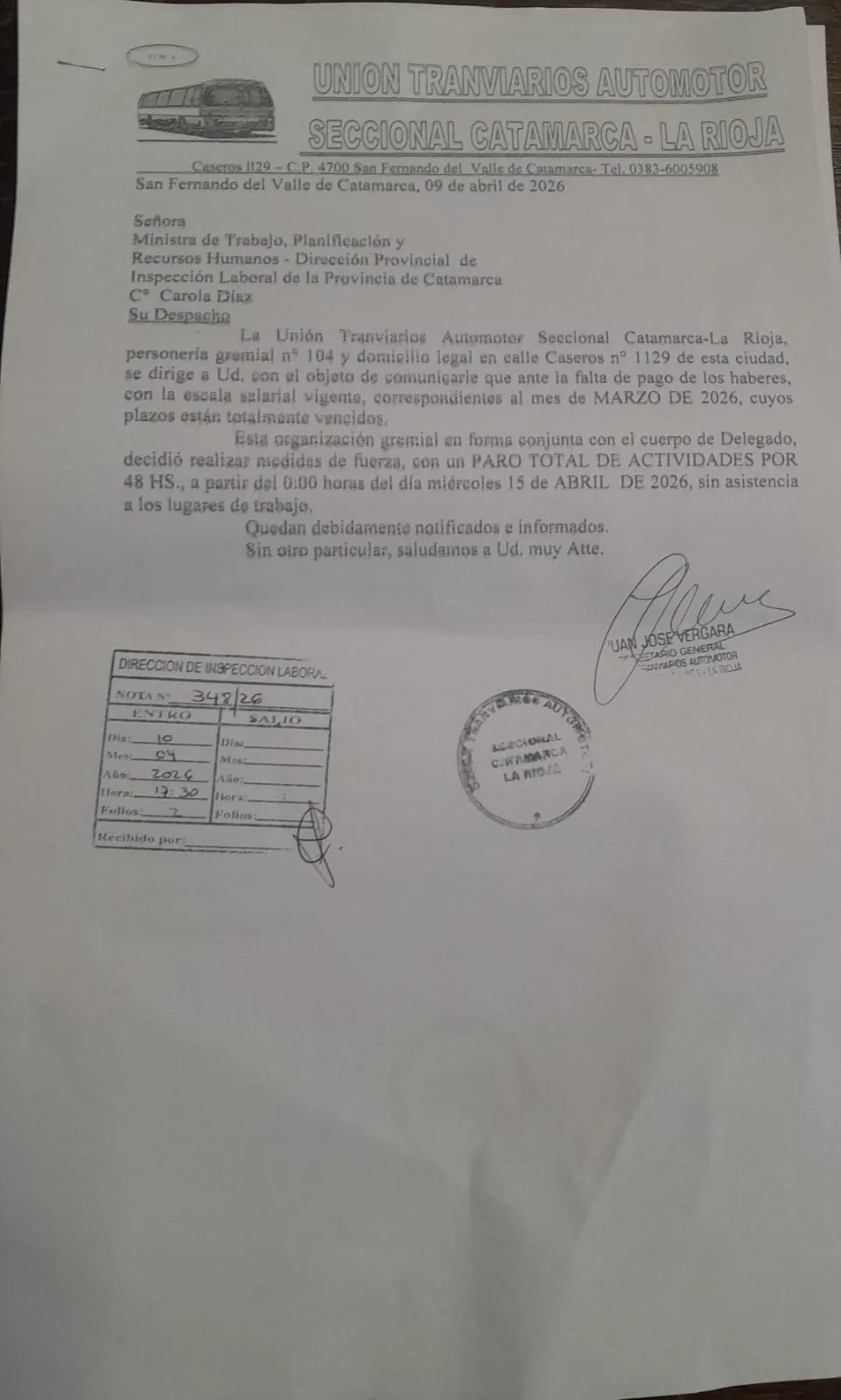Pensó que era una estatua de Messi, se acercó para besarla y se llevó el susto de su vida