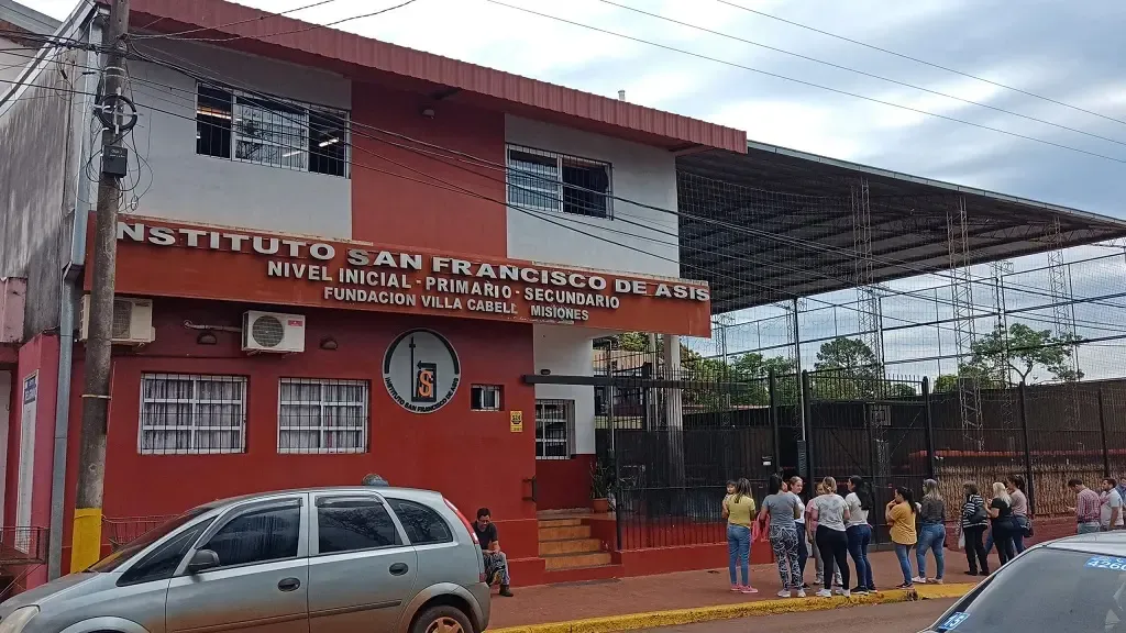 Pensó que su hijo tenía una infección por no cepillarse los dientes, pero el diagnóstico fue devastador