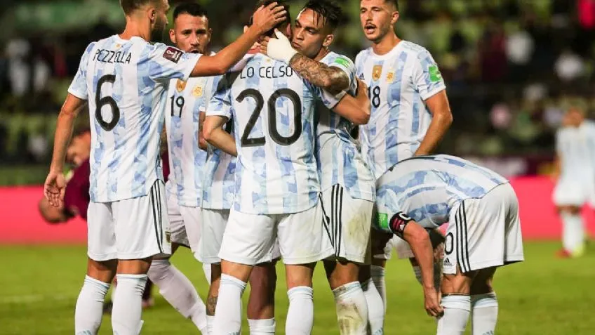 Perdió el control del camión y volcó