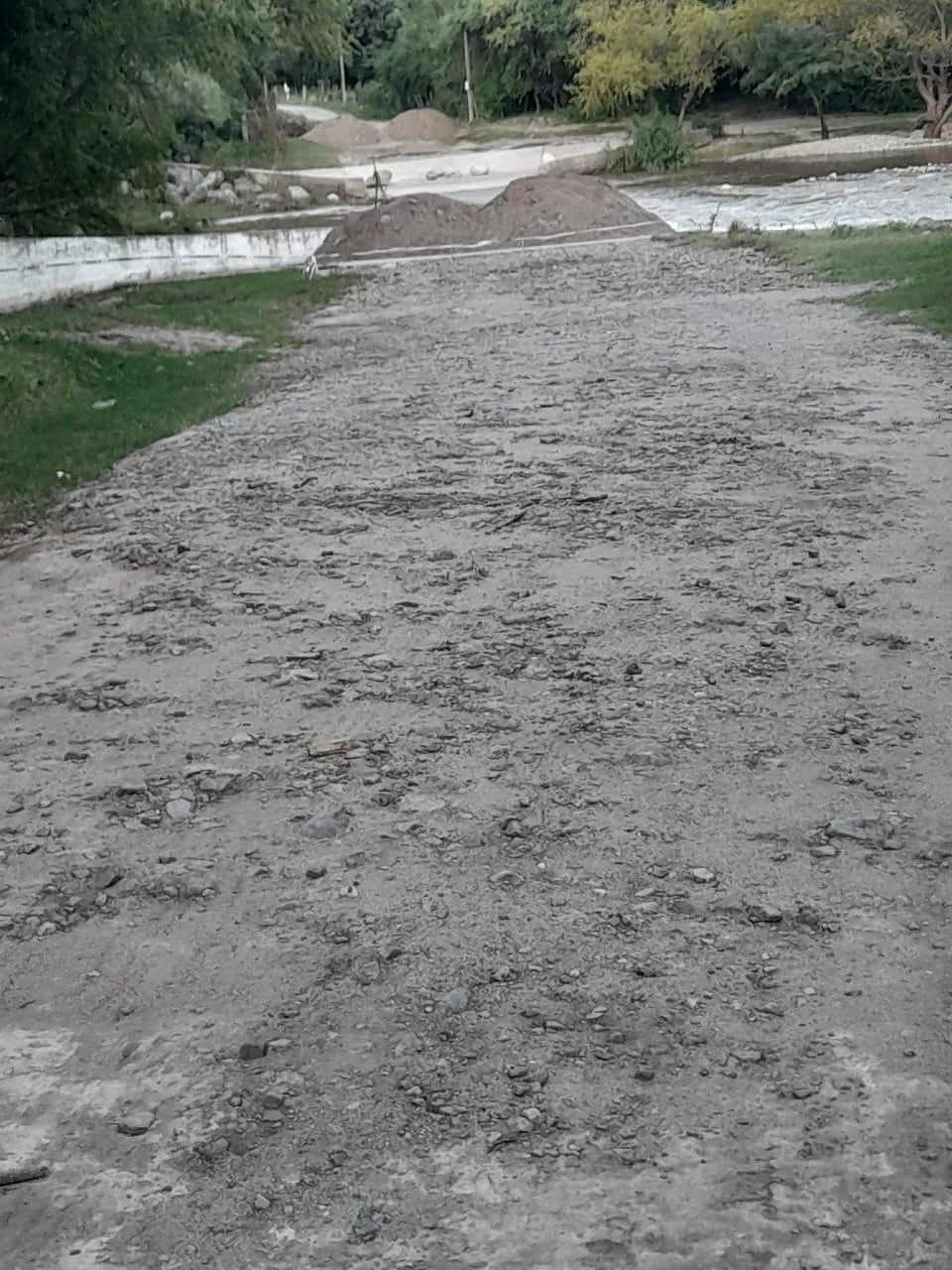 Piden transitar con precaución por vuelco de un camión y masiva presencia de peregrinos a caballo