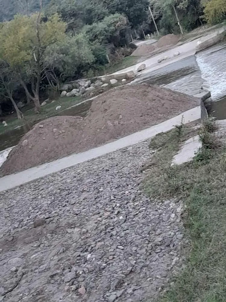Piden transitar con precaución por vuelco de un camión y masiva presencia de peregrinos a caballo