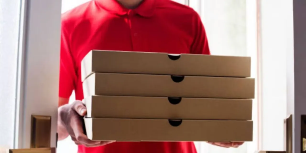 Pidió 300 pizzas por delivery a direcciones aleatorias y ahora podría pasar 8 años en la cárcel