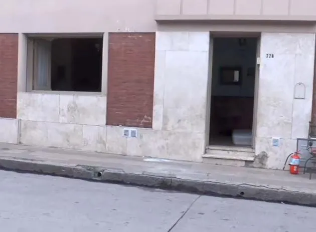 Pidió empanadas por WhatsApp y recibió una respuesta que la sorprendió
