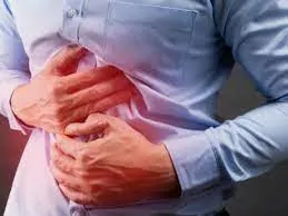 “Piquitos” entre padres e hijos, un polémico hábito