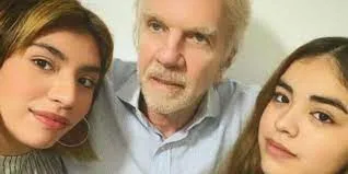 Polémica: asesinó de 163 puñaladas a su esposa y le dieron un permiso especial para visitar a sus padres