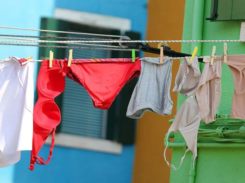 Polémica: una pileta municipal prohíbe a las mujeres ingresar con malla enteriza blanca