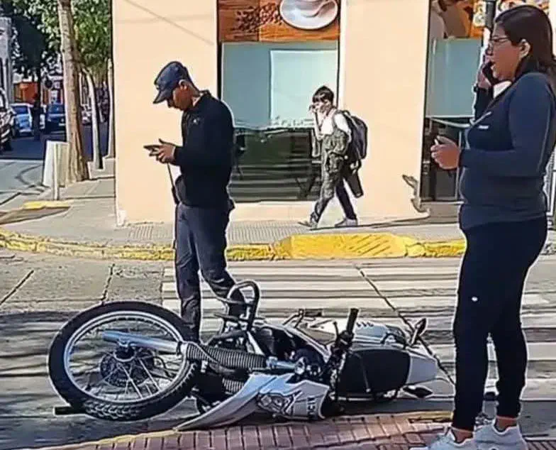 Policía chocó con otro motociclista