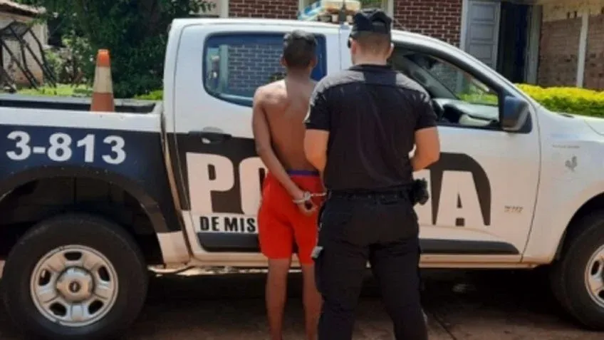 Policías aprehenden a una mujer en el Norte de la Capital