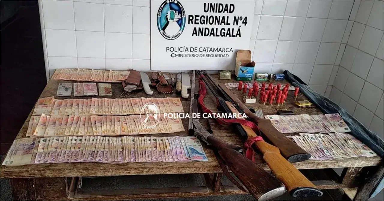 Policías esclarecen un hecho ilícito, secuestran armas de fuego y dinero en efectivo