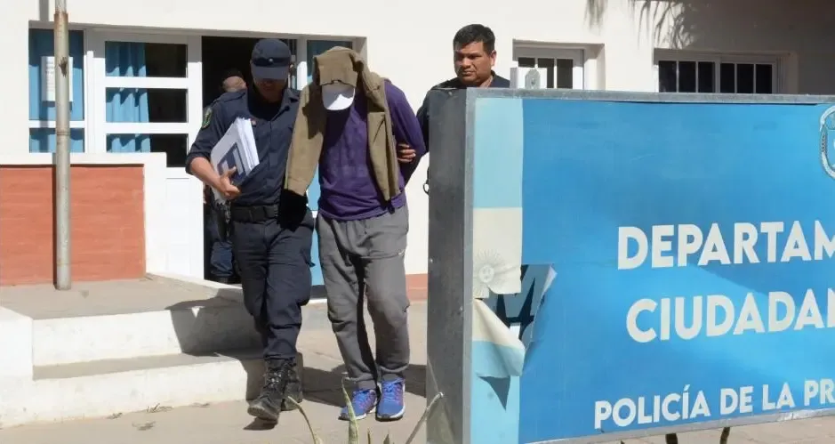 Policías sofocaron el incendio de un taller