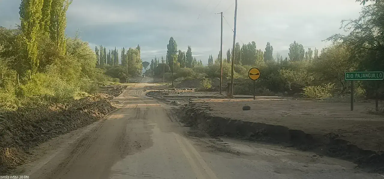 Por barro en badén, transitar con precaución por RN 40