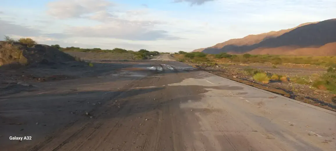 Por crecida de ríos transitar con precaución
