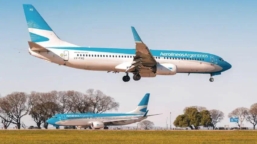 Por las asambleas de este lunes, Aerolíneas Argentinas reprogramó 20 vuelos