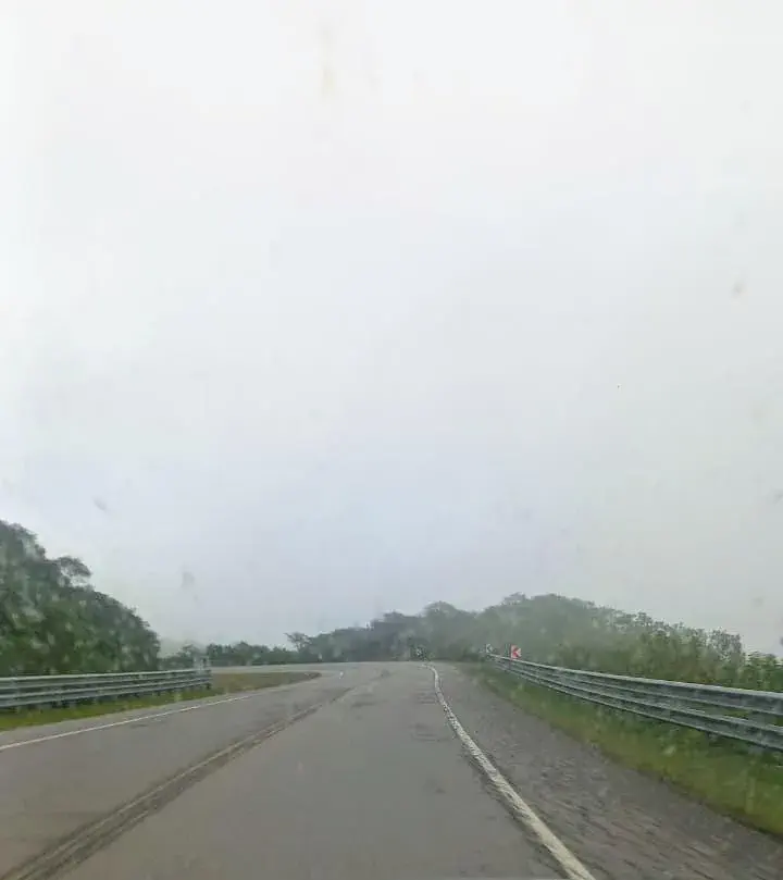Por llovizna y niebla, transitar con precaución en Cuesta del Totoral