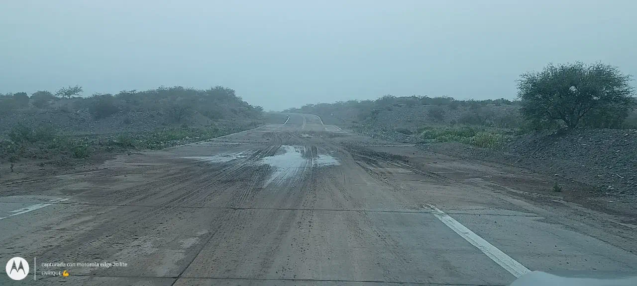 Por niebla y crecida de ríos transitar con precaución