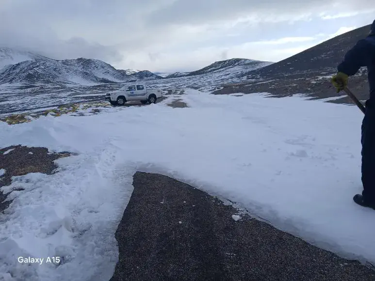Por nieve en la calzada, cortan un tramo de la Ruta Nacional 60 en Tinogasta