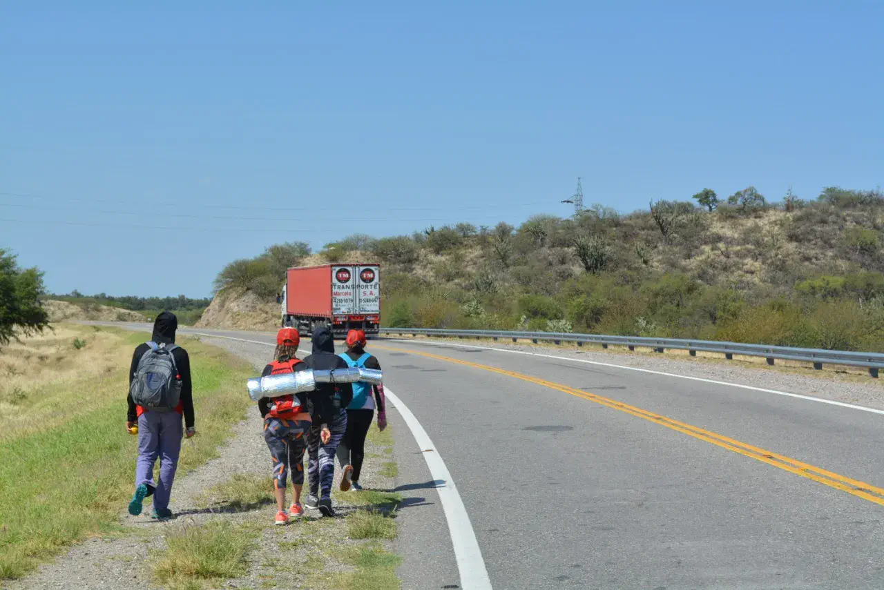 Por presencia de peregrinos, transitar con precaución por Rutas Nacionales 38 y 64