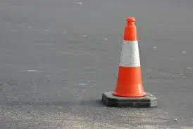 Por trabajos de bacheo, transitar con precaución por RN 64