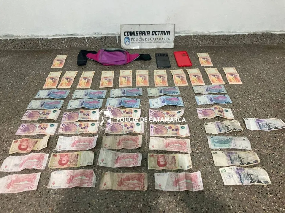 Profanaron una tumba y sentaron un cadáver en el banco de un cementerio