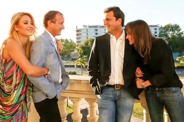 Qué es "gossipeame", lo que escribió Sofía Clerici en la foto con Martín Insaurralde