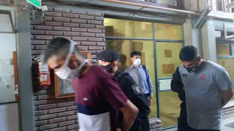 ¿Qué nivel de aceptación tiene el Gobernador según encuestas?