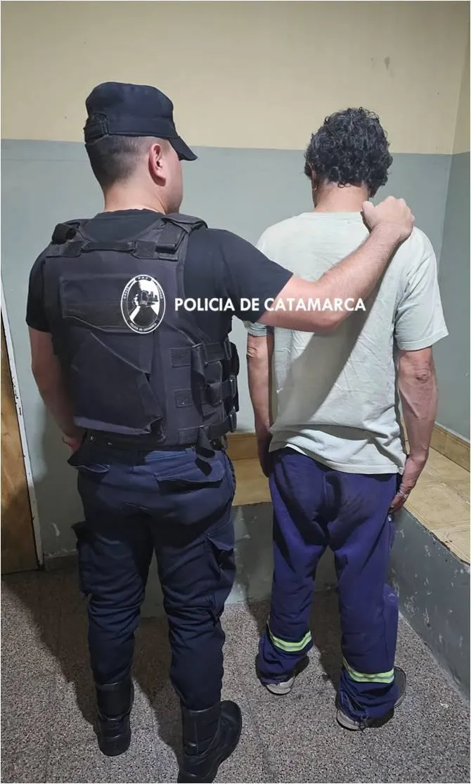 “Que se la banquen”: van al baño detrás de los nichos