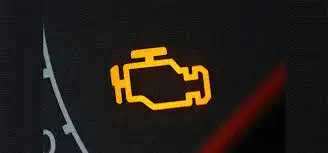 Qué significa cuando se prende la luz con forma de motor en el tablero del auto