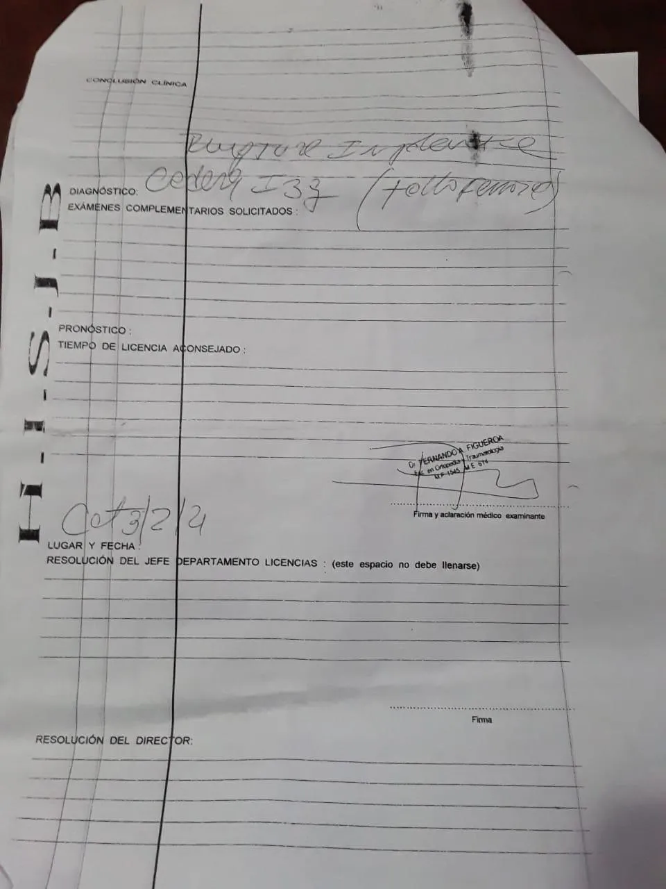 Qué significa que el auto eche humo blanco por el escape