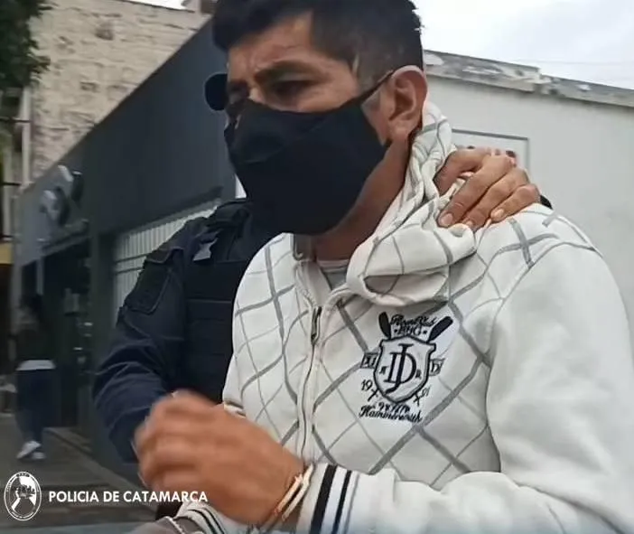 Quién es la periodista argentina que habría estado a los besos con Eros Ramazzotti