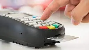 Quién es la piquetera VIP que corta calles y usa un IPhone valuado en más de $815.000