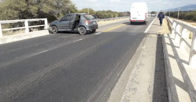 Quiso degollar a su esposa porque le confesó que estaba enamorada de otro hombre