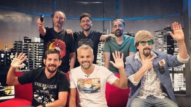 Quiso inscribir a su hijo y tuvo que mostrar el documento porque no le creían el apellido