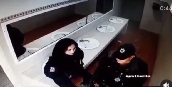 Quiso ostentar un reloj y un auto de alta gama en redes sociales, pero un tuitero lo humilló al descubrir el engaño