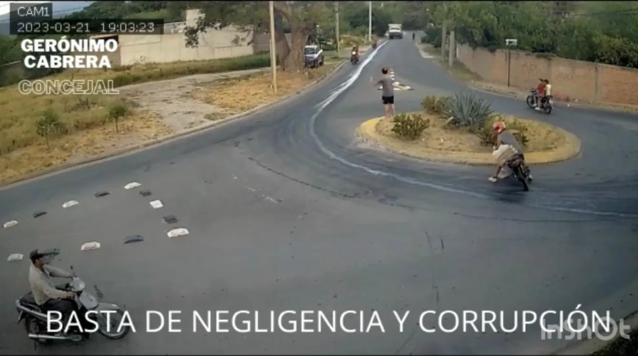 Rescataron una camioneta varada en el Río Los Nogales