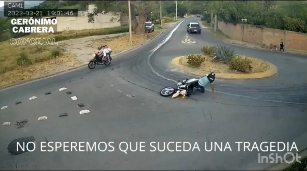 Rescataron una camioneta varada en el Río Los Nogales