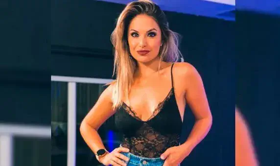 Revuelo en redes sociales por el mini short que usó una periodista en el noticiero de Canal 26