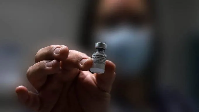 Robin es bisexual en el nuevo cómic de Batman, “Urban Legends”