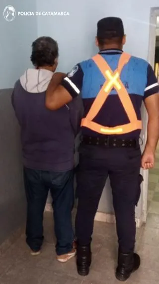 Rompió puerta, ventana y golpeó a su ex