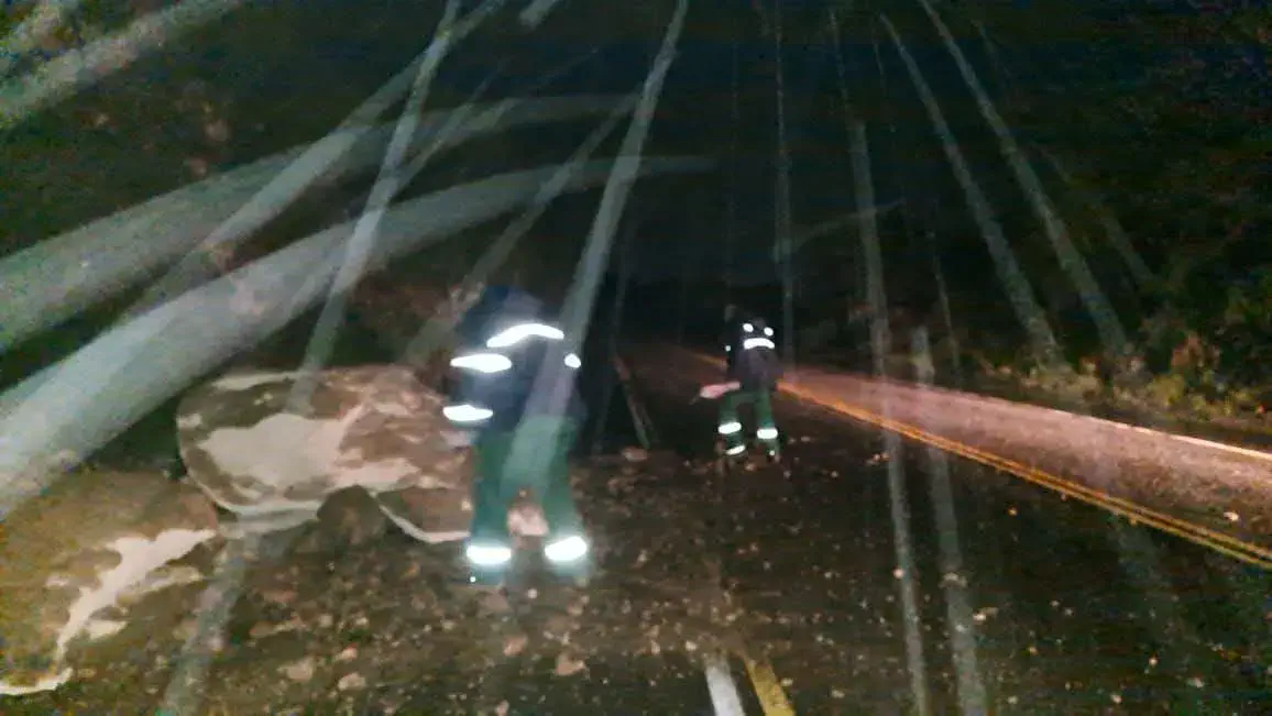 Ruta Provincial N°1: por desprendimientos de rocas, transitar con precaución